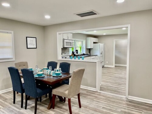 Modern 3 Bdrm Private Home in Heart of High Point