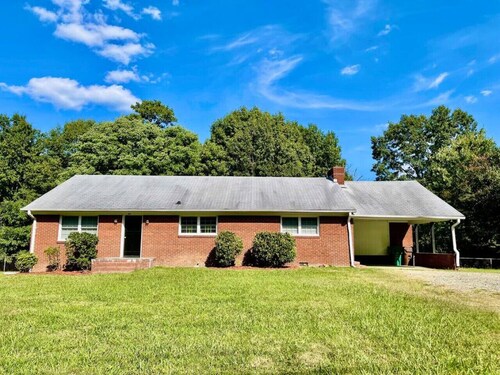 Modern High Point Getaway | 3BR, HPU & RV Space