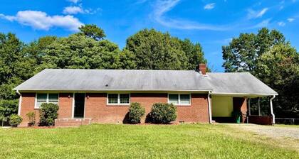 Modern High Point Getaway | 3BR, HPU & RV Space