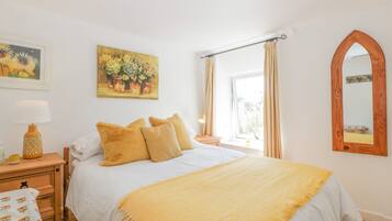 Cottage | 3 bedrooms, individually decorated, individually furnished, free WiFi