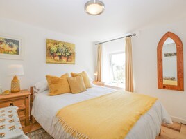 Cottage | 3 bedrooms, individually decorated, individually furnished, free WiFi