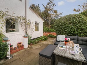 Cottage | Dining