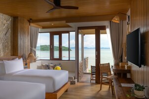 Premium bedding, free minibar, in-room safe, desk