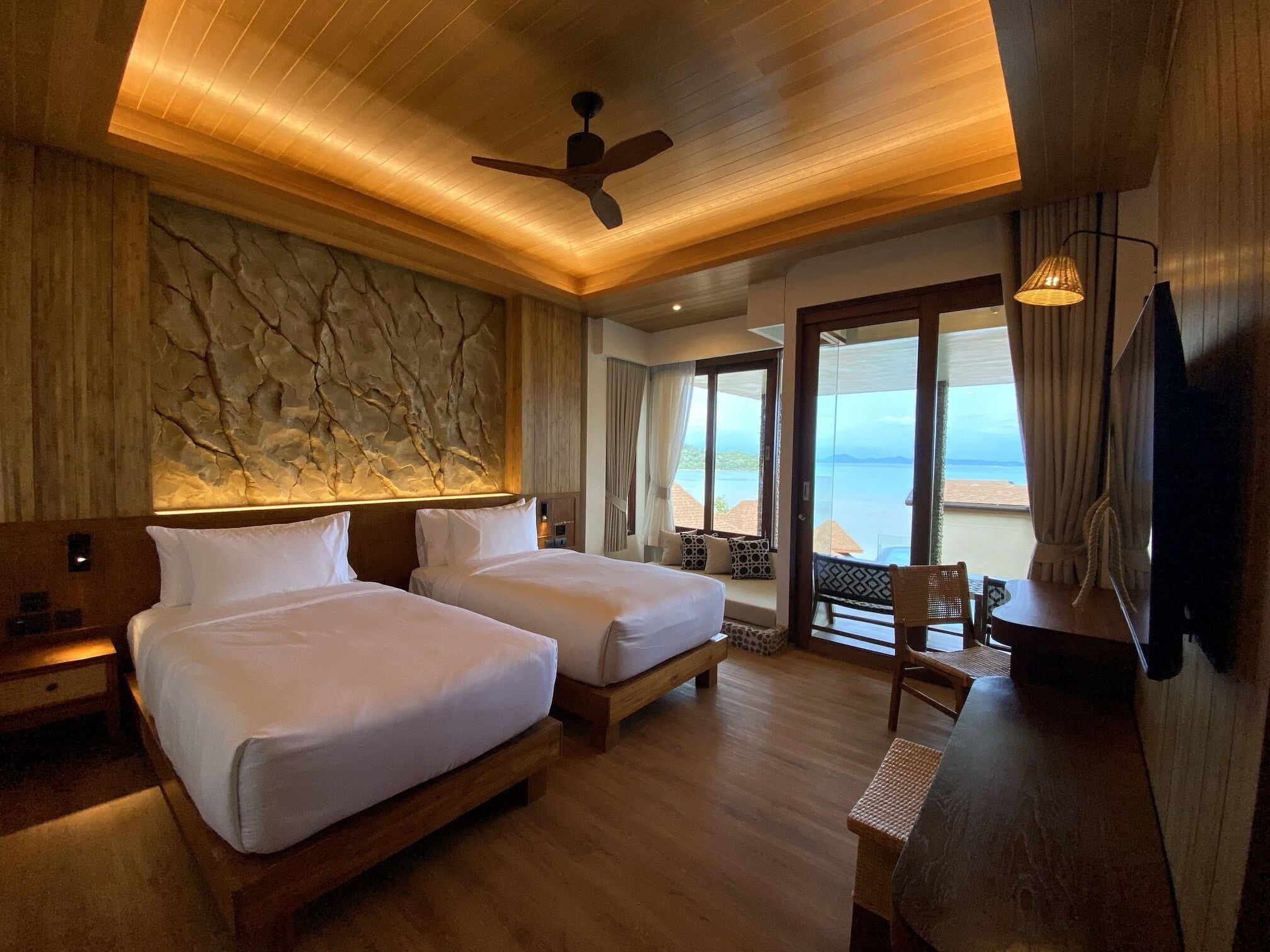 Literie de qualité supérieure, coffres-forts dans les chambres, bureau