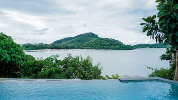 Sinae Family 2 Bedrooms Pool Villa | Terrace/patio