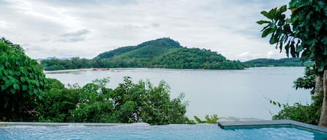 Sinae Family 2 Bedrooms Pool Villa | Terrace/patio