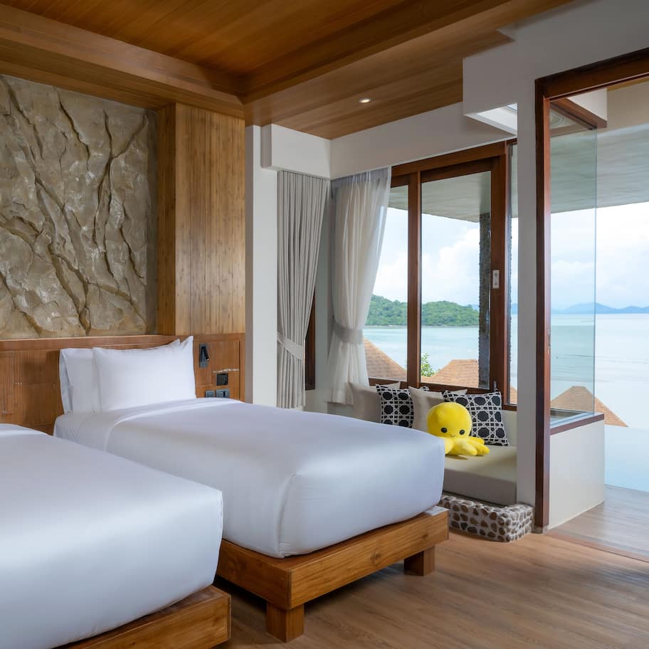 Studio Ocean View King bed | Premium bedding, free minibar, in-room safe, desk