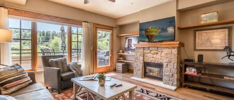 Televisión y chimenea