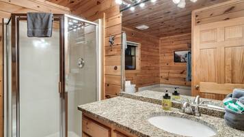 Combined shower/tub, jetted tub, hair dryer, towels