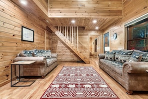 Interior - Dog Friendly-Private-Hot Tub-Pool Table-Treetop View-King Bed-FP-Easy Drive (Sevierville)