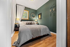 5 bedrooms, travel cot, free WiFi, bed sheets