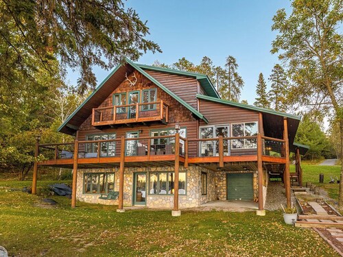 3 Sisters Retreat - Lakeside Cabin with Private Sauna