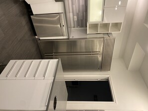 Microwave, dishwasher, coffee/tea maker, cookware/dishes/utensils