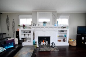 Smart TV, fireplace, DVD player, books