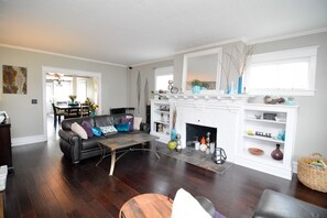 Smart TV, fireplace, DVD player, books