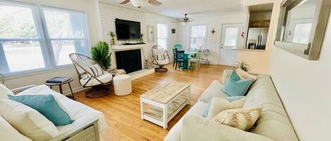 Smart TV, chimenea, videojuegos y reproductor de DVD