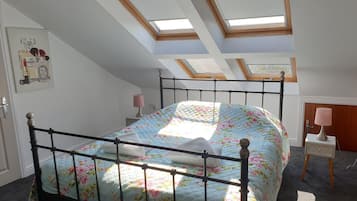 2 bedrooms, desk, soundproofing, iron/ironing board