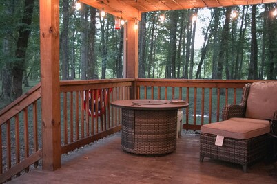 Private - Secluded Cabin, close to Windrock