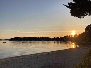 På stranden og solsenger