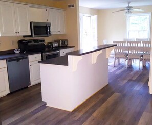 Fridge, microwave, oven, stovetop - Bar Harbor Serenity close to Hadley Point Beach (Bar Harbor)