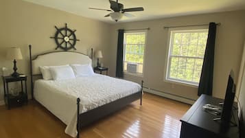 5 habitaciones, tabla de planchar con plancha y cuna de viaje