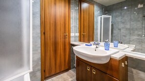 Hair dryer, bidet - Italianway - Roma 36 (Udine)