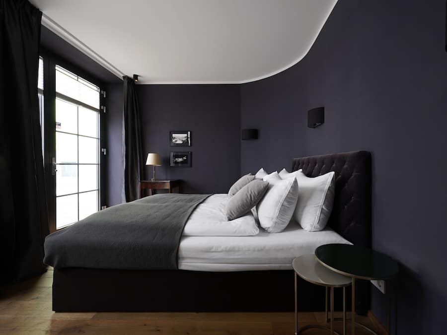 Extra Large 3 Bedroom Apartment | Roupas de cama premium, cofres nos quartos