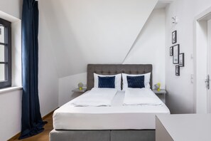 Large Studio with Kitchen and Sofa Bed | 2 bedrooms, premium bedding, in-room safe, laptop workspace