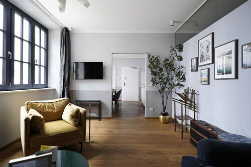 Extra Large 3 Bedroom Apartment | Aire de séjour | Téléviseur à écran plat de 43 po avec télévision par satellite
