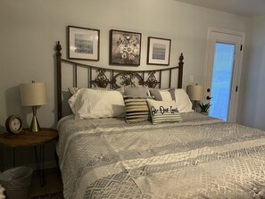 3 habitaciones, escritorio, tabla de planchar con plancha y wifi gratis 