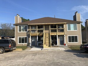 Exterior - No chores! / 6 guests /⬆️stairs /🦮🐈/WI-FI/alt pay for long stays (Huntsville)