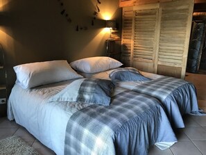 7 sovrum, strykjärn/strykbräda och sängkläder