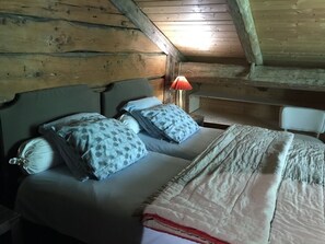 7 dormitorios, tabla de planchar con plancha, ropa de cama