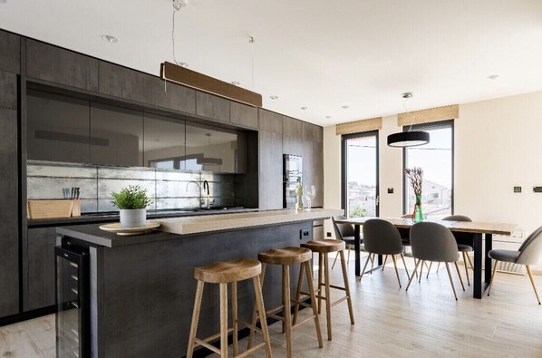 Fridge, microwave, oven, stovetop