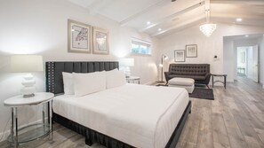 7 bedrooms, desk, iron/ironing board, travel cot