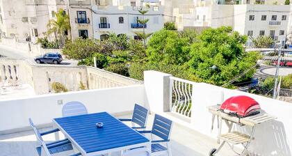 3 levels modern house with jacuzzi spa
