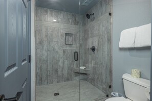 Bathroom - Sweet Surrender (Pigeon Forge)