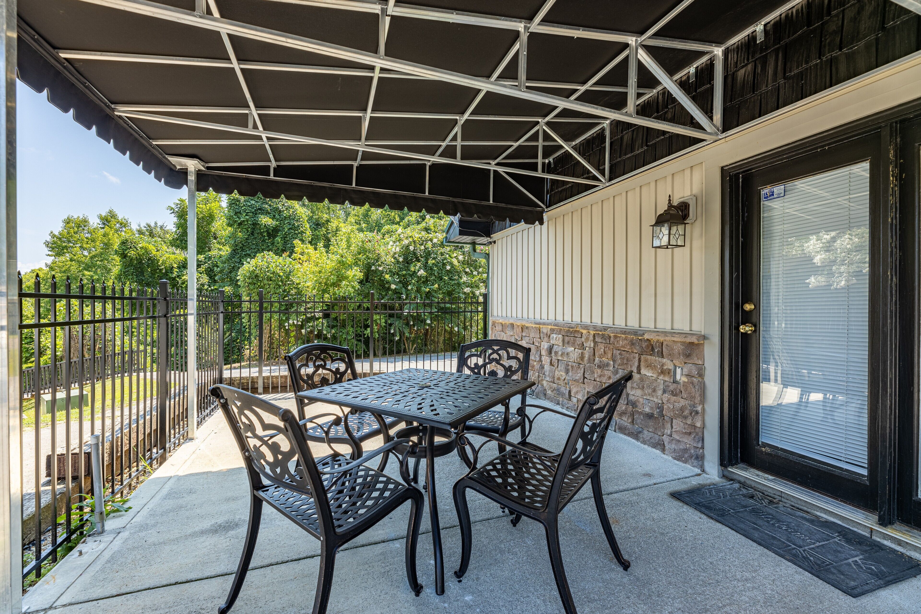 屋外ダイニングエリア