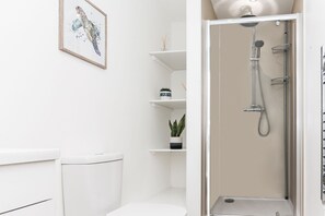 Apartment, Private Bathroom | Bathroom | Free toiletries, towels, soap