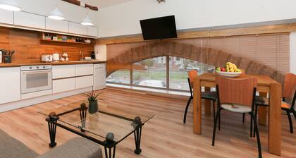 Strawberry Line, Flat 2