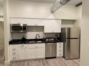 Full-sized fridge, microwave, stovetop, dishwasher - Private Balcony | Walk to Everything | 2+2 (Kansas City)