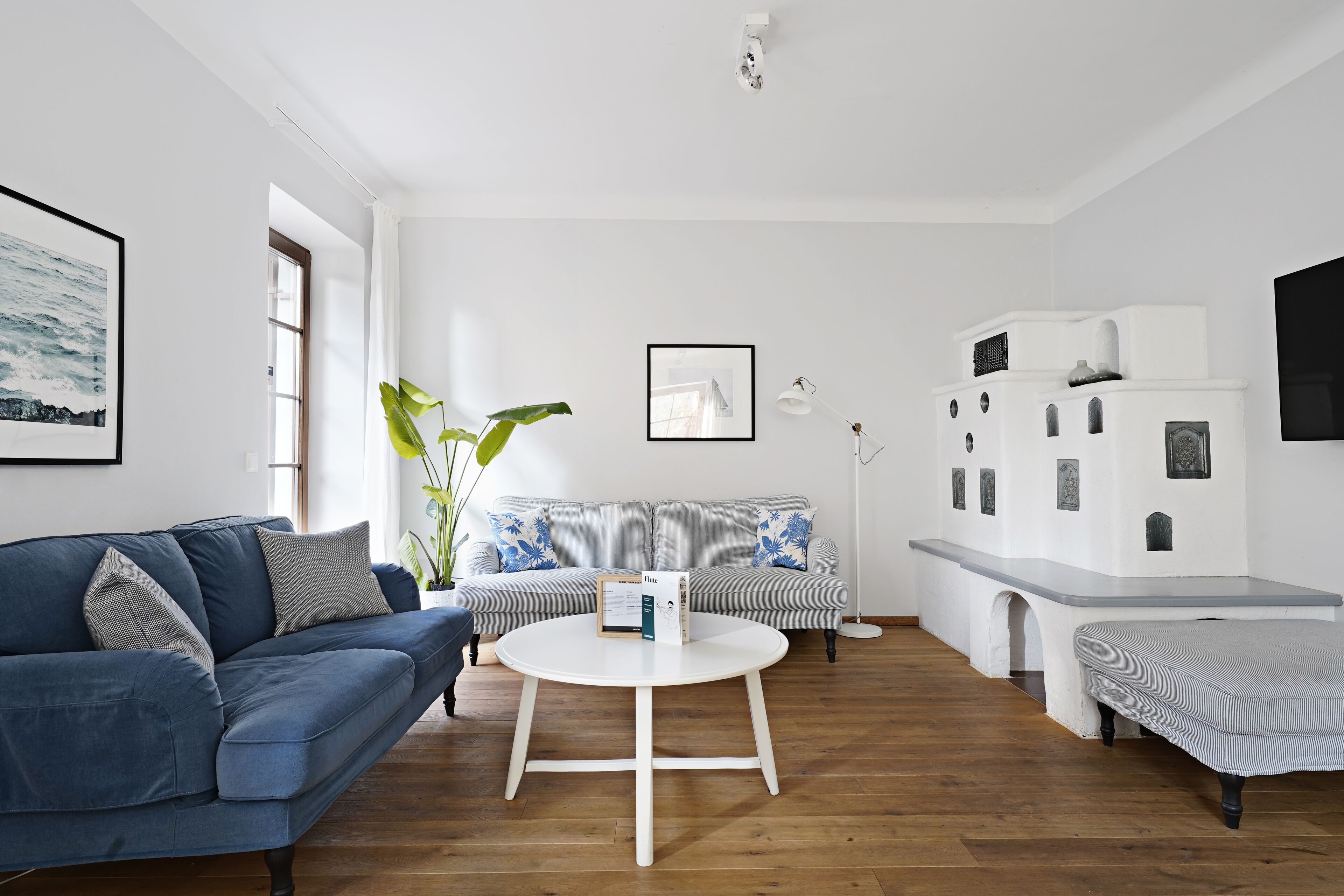 Apartamento, 3 habitaciones, balcón (Extra Large) | Zona de estar | Smart TV de 48 pulgadas con canales por cable, una televisión