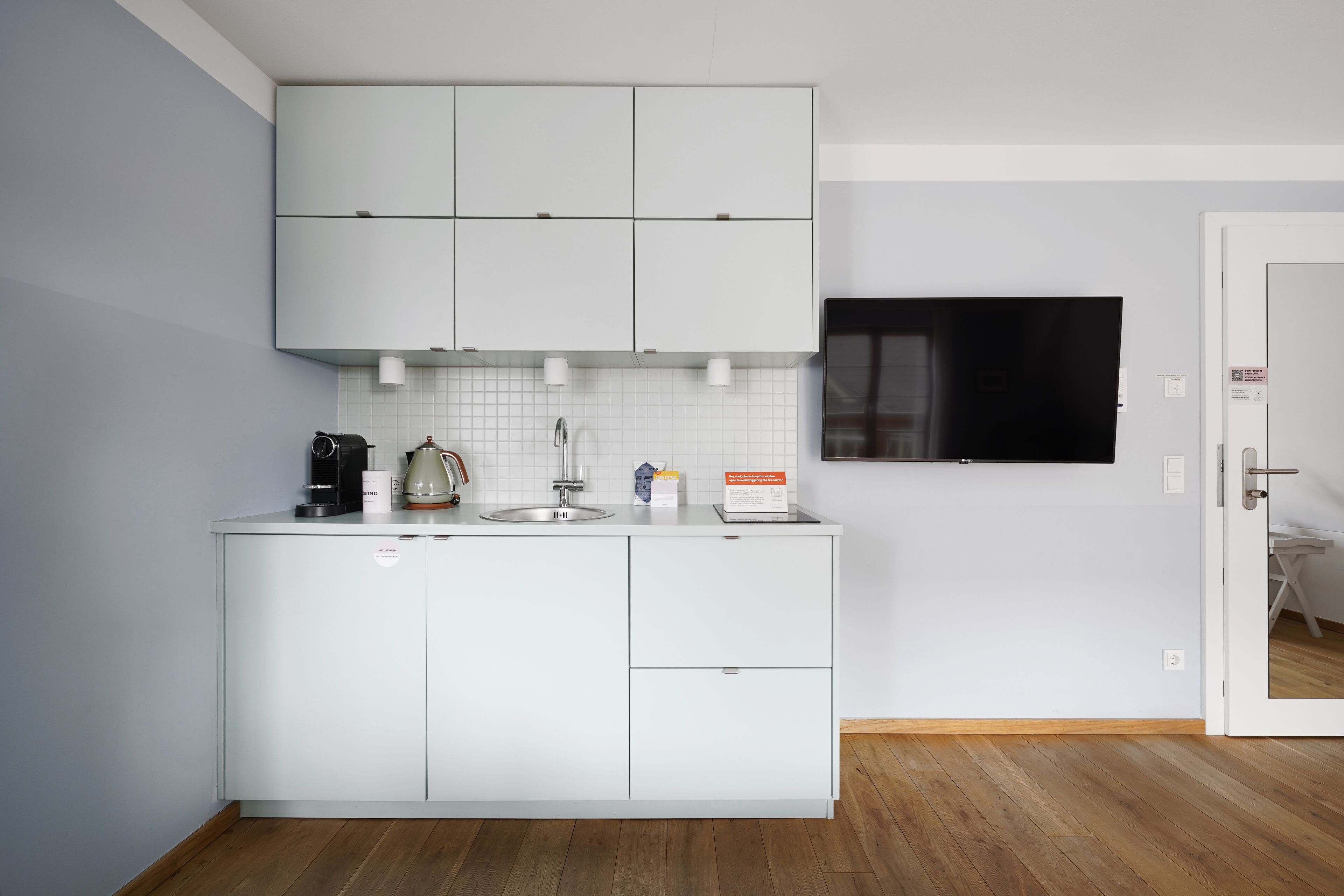 L 2 Bedroom Apartment, Balcony, Sofa Bed | Eigene Kochnische | Kühlschrank, Mikrowelle, Herdplatte, Espressomaschine