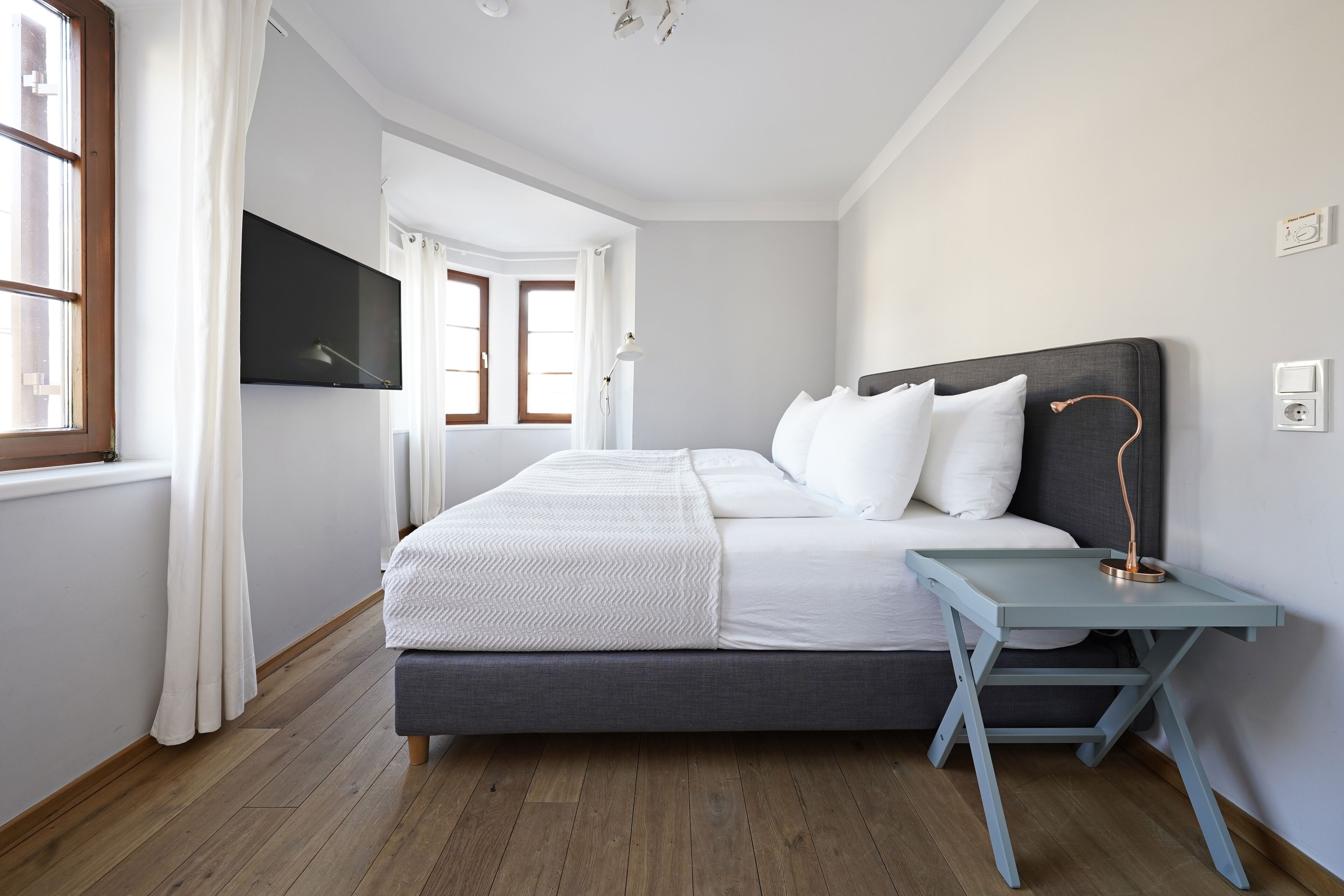 Large 2 Bedroom Apartment | Hochwertige Bettwaren, laptopgeeigneter Arbeitsplatz