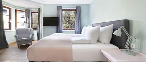 Large 2 Bedroom Apartment | 1 室のベッドルーム、高級寝具、ノートパソコン用作業スペース、アイロン / アイロン台