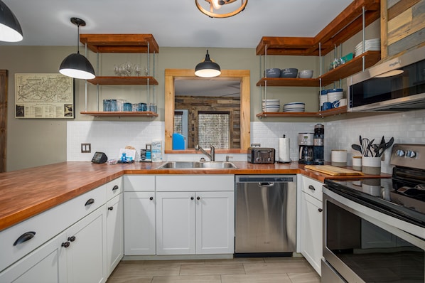 Cabin, Multiple Beds, Hot Tub | Private kitchen