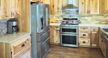 Corny's Hidden Gem: Luxe Cabin on the South Shore