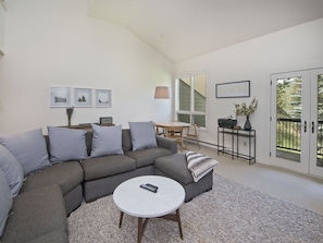 Apartment (Coldstream Townhome 7) | Living room | Flat-screen TV, fireplace - Coldstream Townhome 7 (Vail)