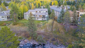 Apartment (Coldstream Townhome 7) | Property grounds