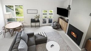 Appartement (Coldstream Townhome 7) | Salle de séjour | Télévision à écran plat, cheminée